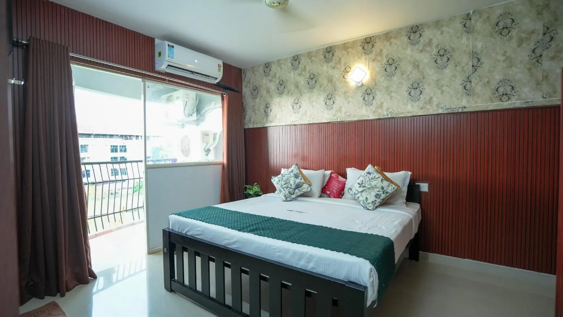 Mayflower Family Lounge -Cochin Airport Nedumbassery
