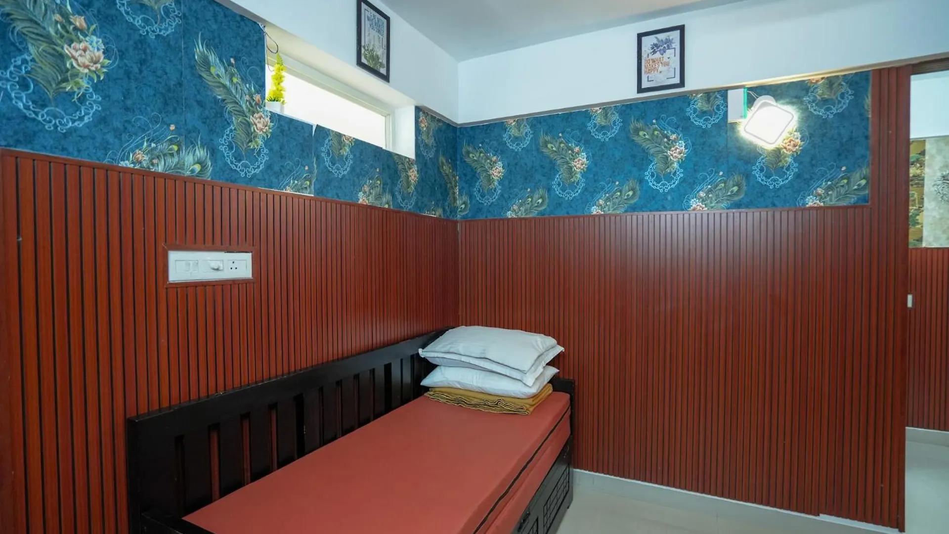 Mayflower Family Lounge -Cochin Airport Nedumbassery