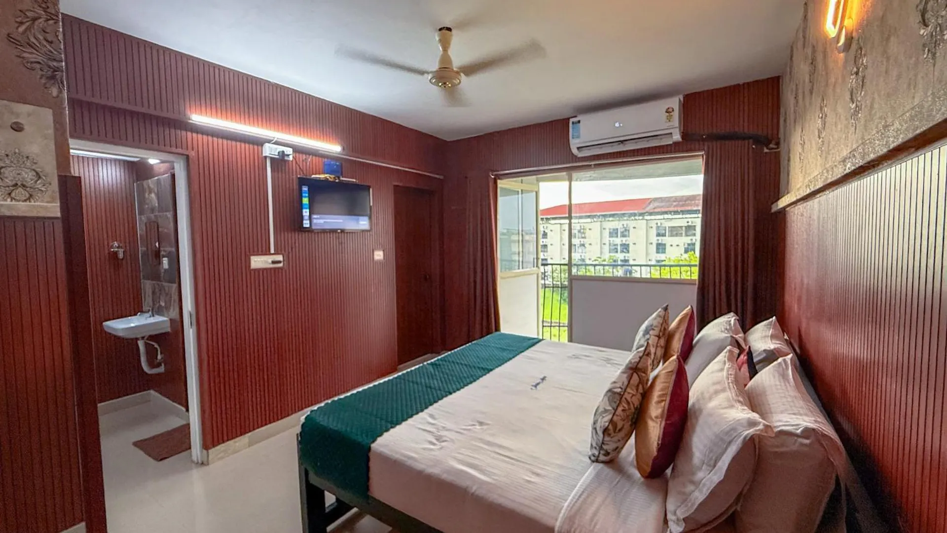Mayflower Family Lounge -Cochin Airport Nedumbassery